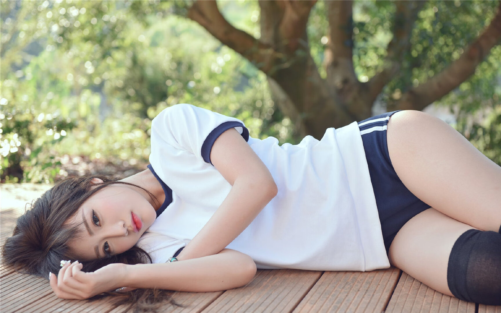 九游电脑版-英超比赛中压迫防守对对手传球线路限制效果分析，英超攻防转换