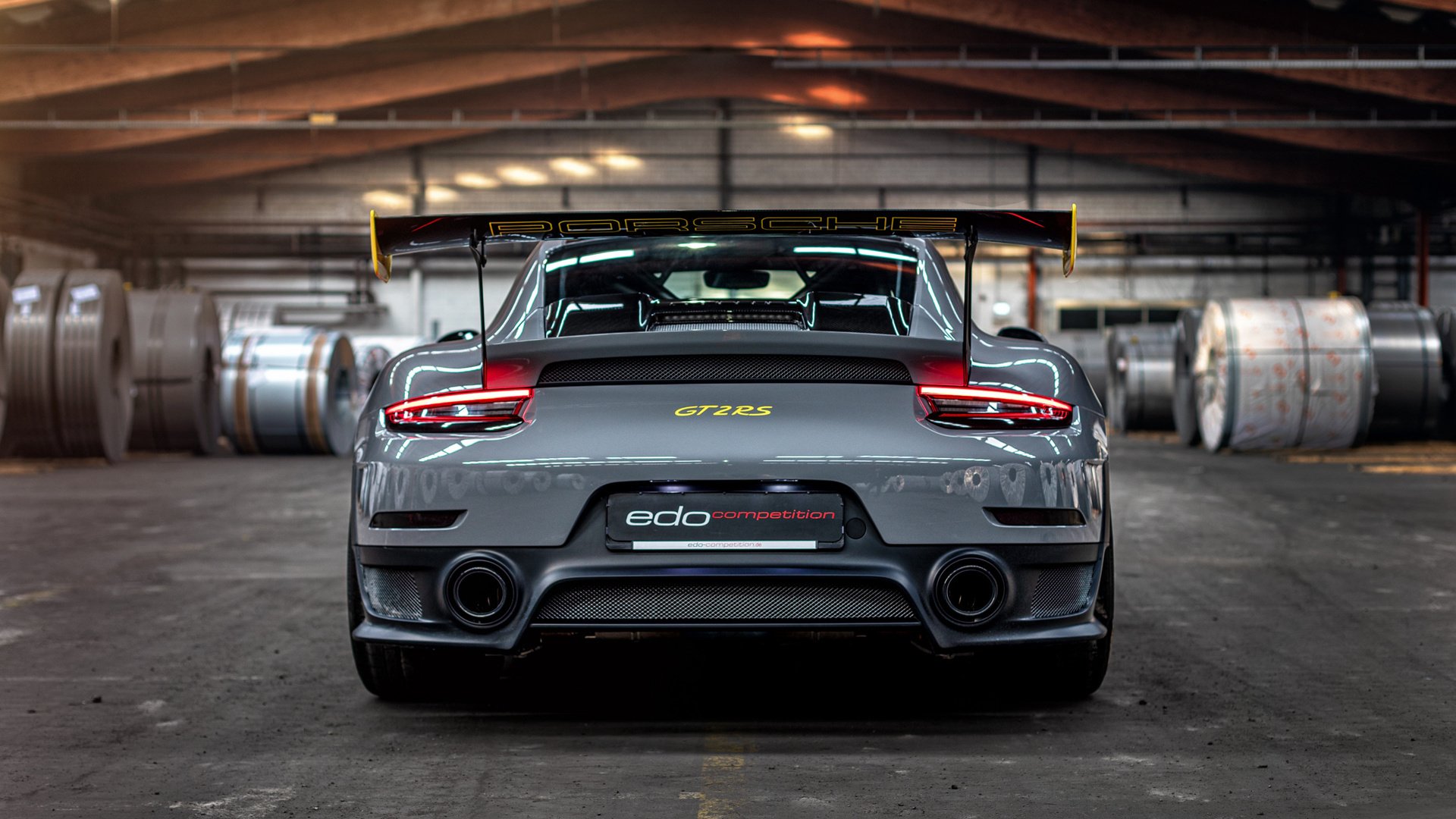 “简阳文体中心篮球赛：明星球员点燃观众激情”