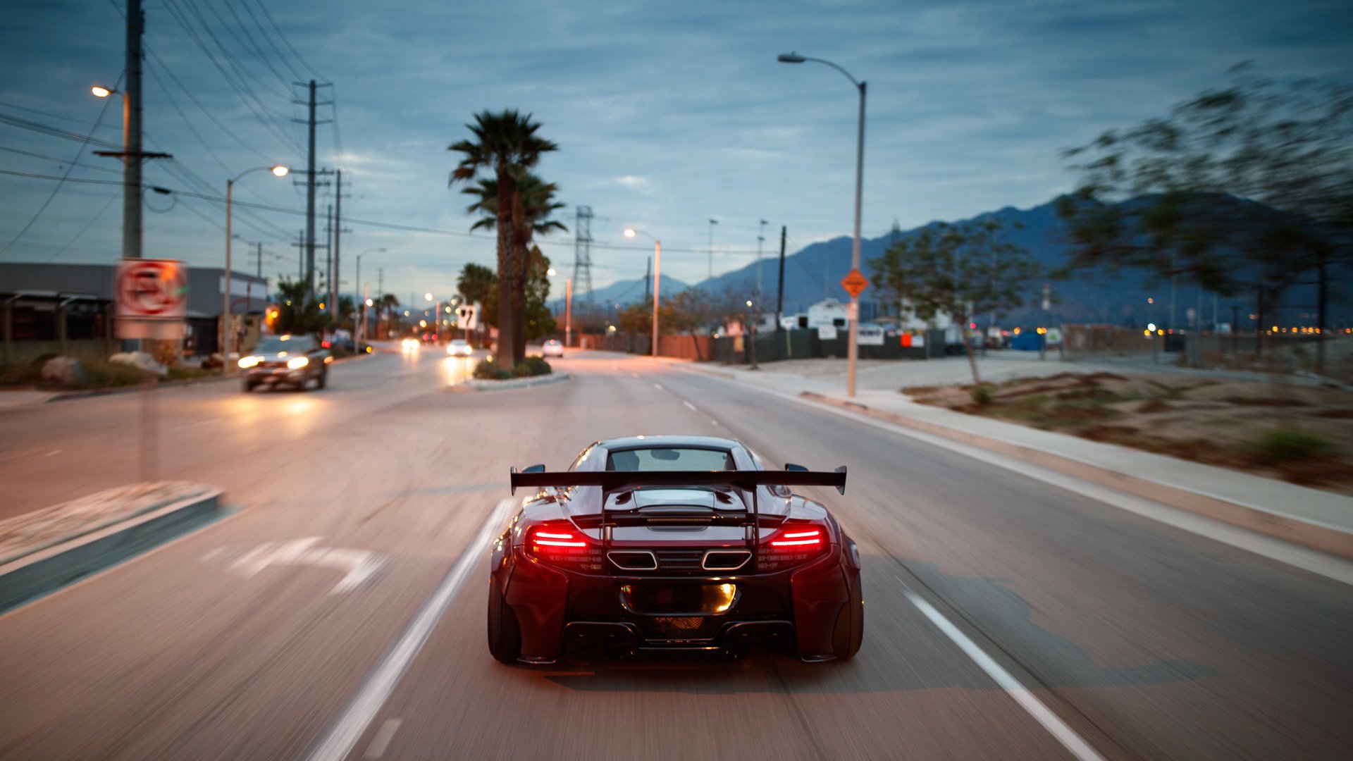 “高新体育中心：沙滩排球赛事燃起热潮，选手拼劲力”